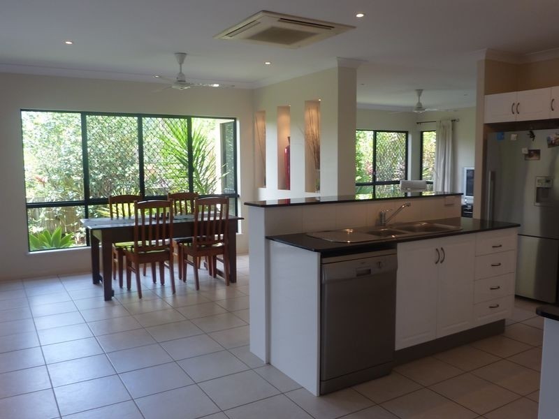 2 Barossa Close, Brinsmead QLD 4870