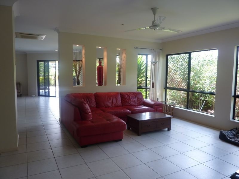 2 Barossa Close, Brinsmead QLD 4870
