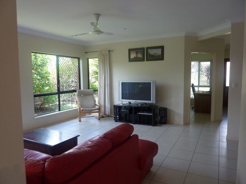 2 Barossa Close, Brinsmead QLD 4870