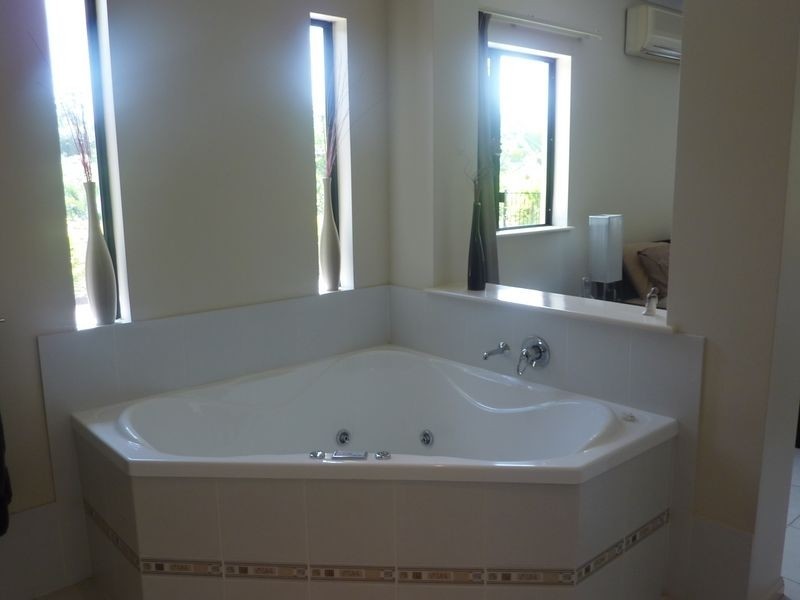 2 Barossa Close, Brinsmead QLD 4870