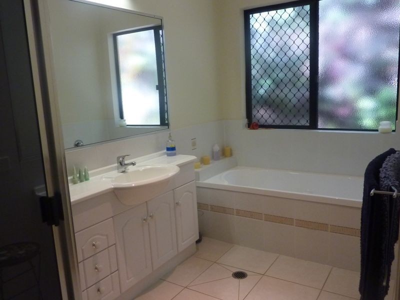 2 Barossa Close, Brinsmead QLD 4870