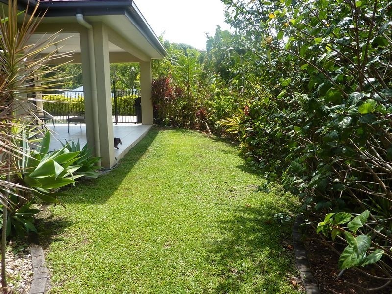 2 Barossa Close, Brinsmead QLD 4870