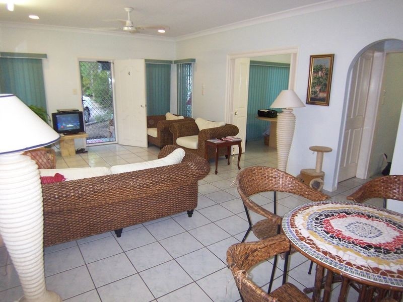 4/11 Grantala Street, Manoora QLD 4870