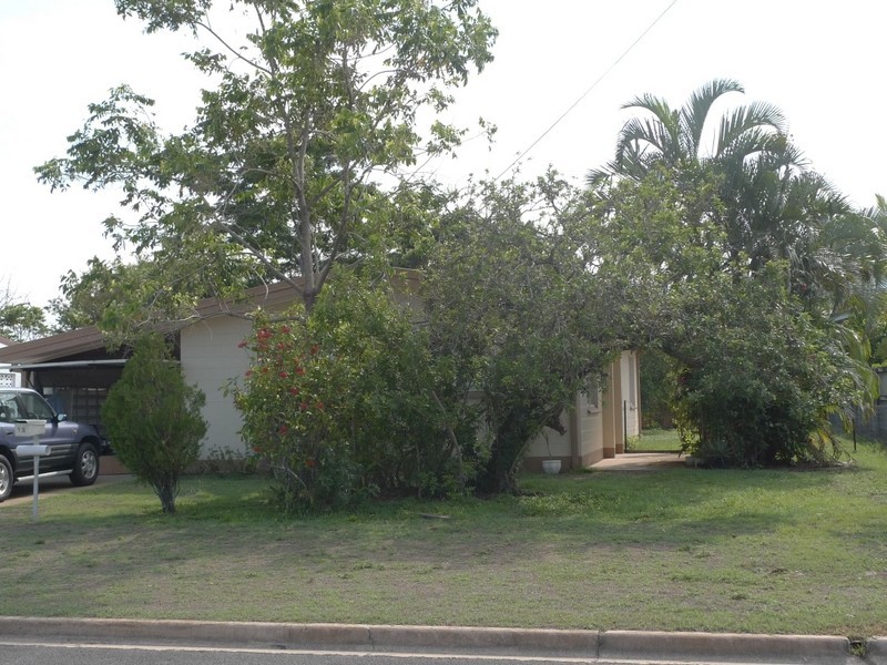 13 Veivers Close, Westcourt QLD 4870