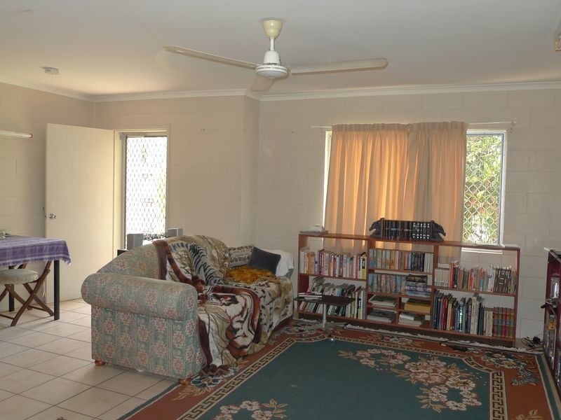 13 Veivers Close, Westcourt QLD 4870