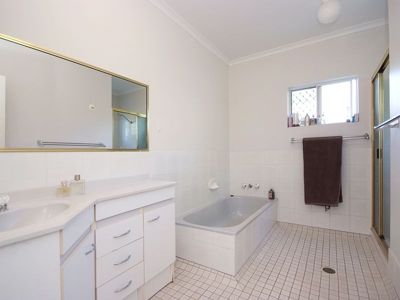 9 Iona Close, Edge Hill QLD 4870
