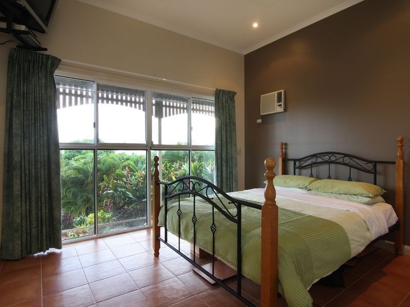 2 Knott Court, Whitfield QLD 4870