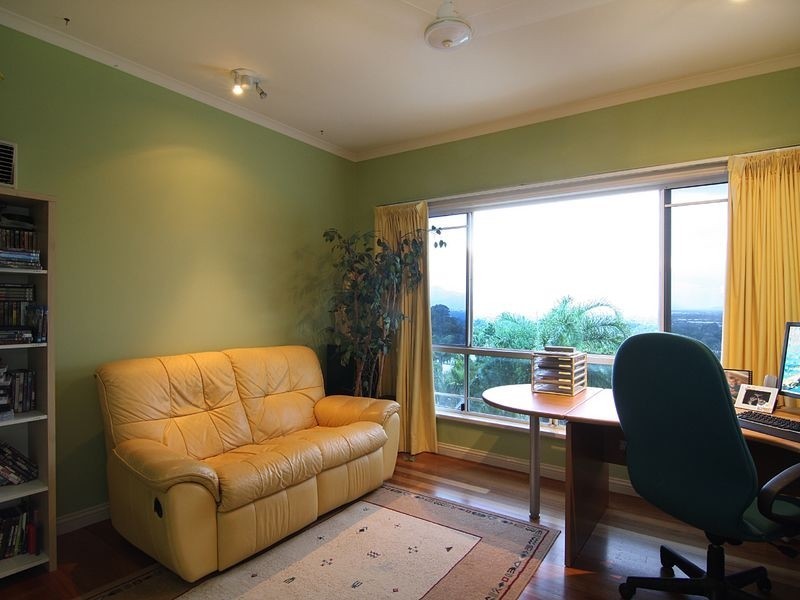 2 Knott Court, Whitfield QLD 4870