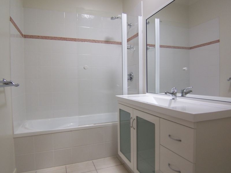 8/9 Grantala Street, Manoora QLD 4870