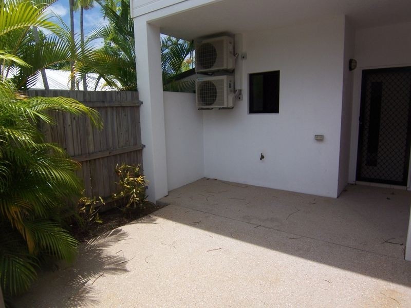 8/9 Grantala Street, Manoora QLD 4870