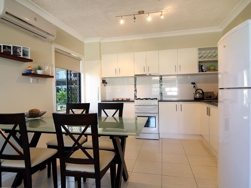 2/281 Lake Street, Cairns North QLD 4870