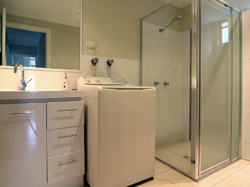 2/281 Lake Street, Cairns North QLD 4870