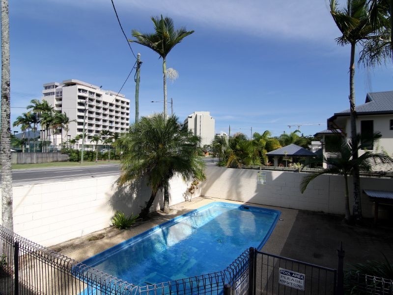 2/281 Lake Street, Cairns North QLD 4870
