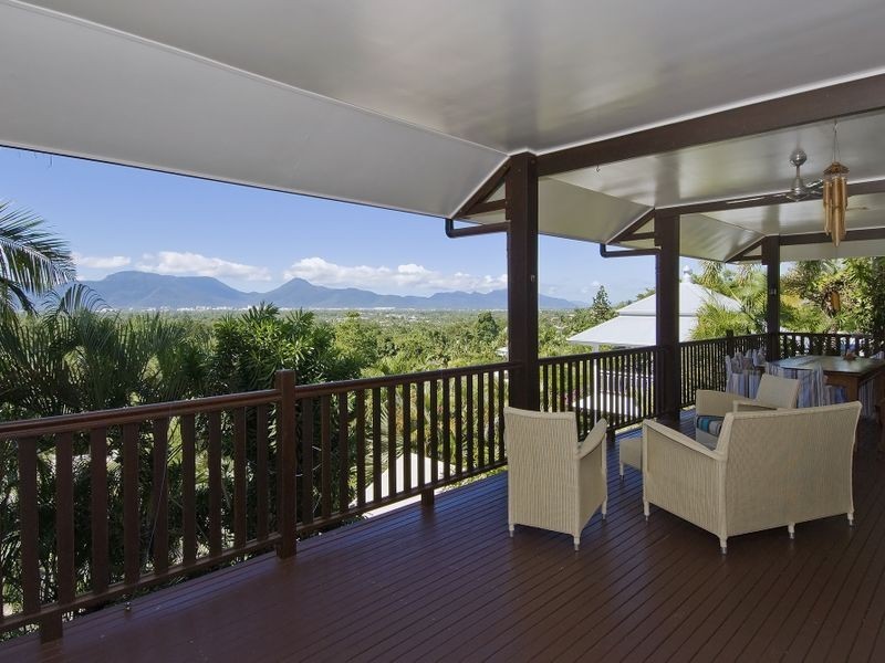 130 Hillview Crescent, Whitfield QLD 4870