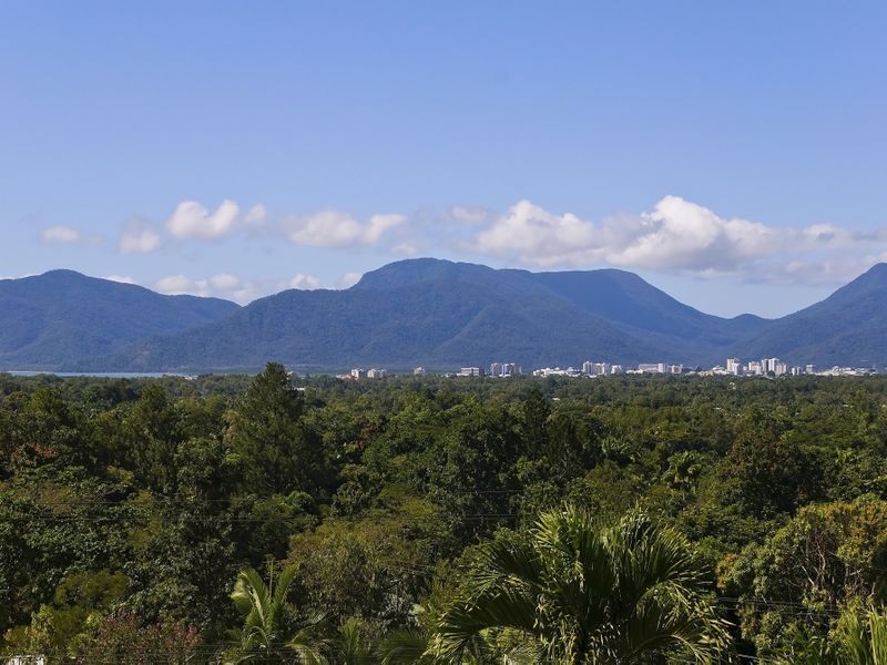 130 Hillview Crescent, Whitfield QLD 4870