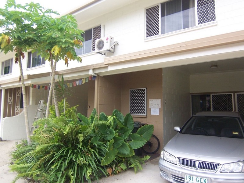 2/10 Crathern Close, Edge Hill QLD 4870