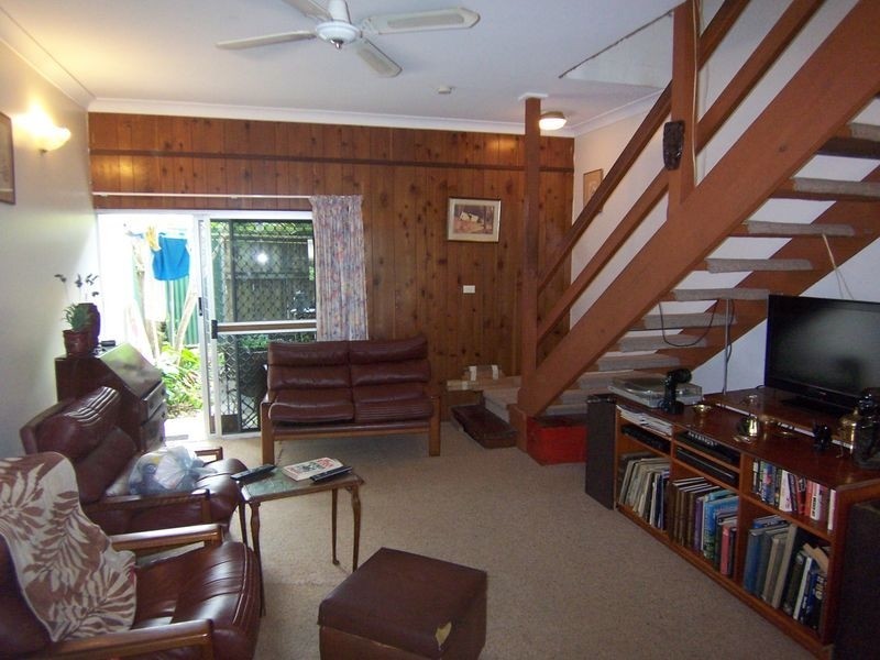 2/10 Crathern Close, Edge Hill QLD 4870