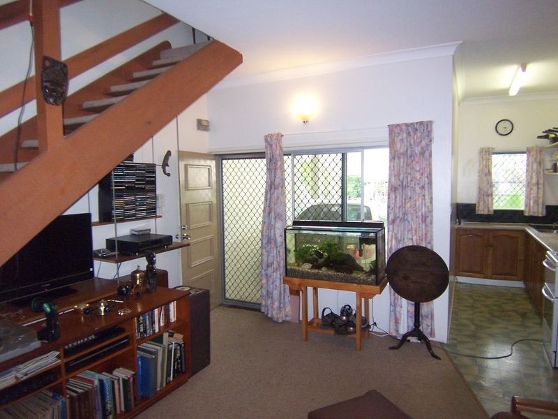 2/10 Crathern Close, Edge Hill QLD 4870