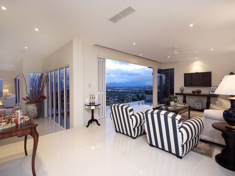 105 Summerhill Drive, Mooroobool QLD 4870