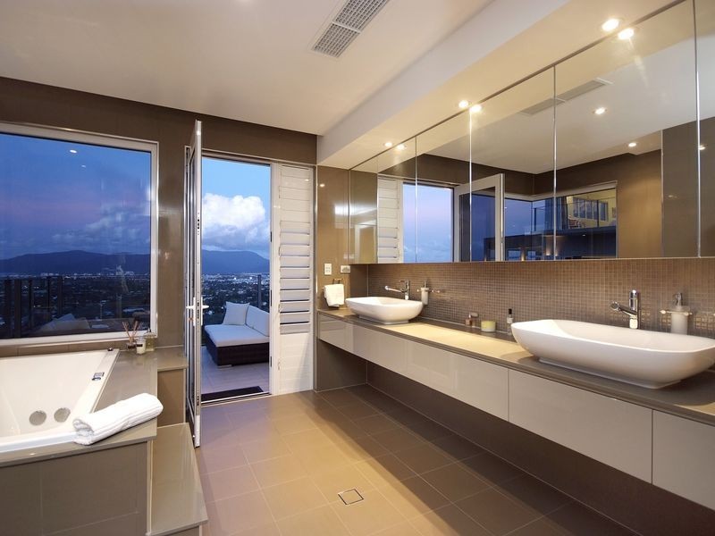 105 Summerhill Drive, Mooroobool QLD 4870