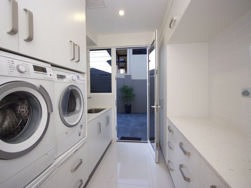 105 Summerhill Drive, Mooroobool QLD 4870