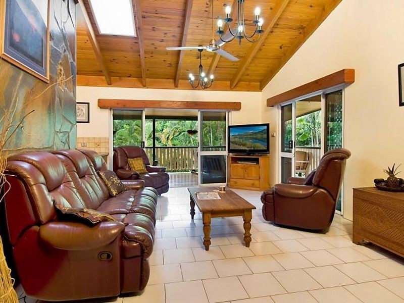 27 Brady Close, Brinsmead QLD 4870