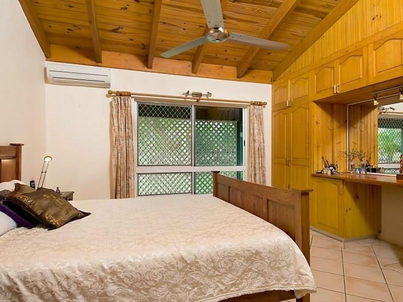 27 Brady Close, Brinsmead QLD 4870