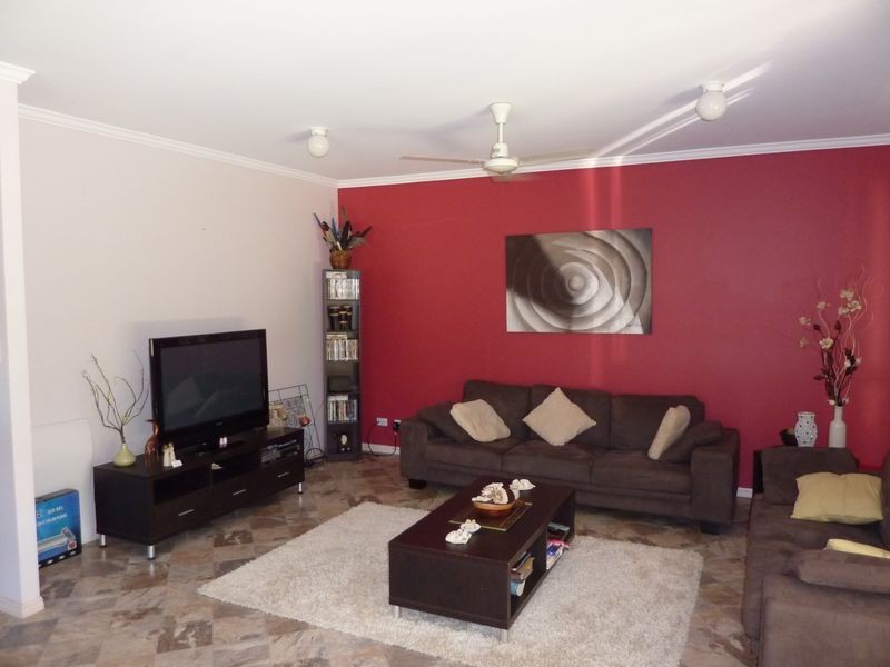 2 Burranong Street, Kewarra Beach QLD 4879