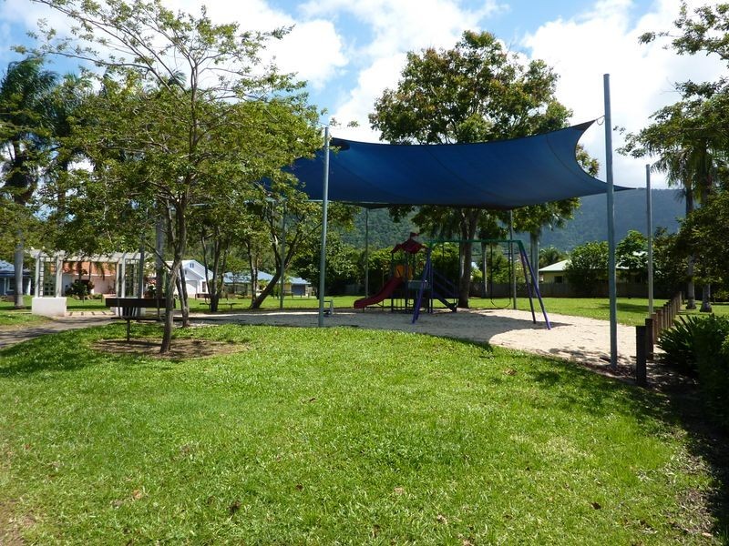 2 Burranong Street, Kewarra Beach QLD 4879