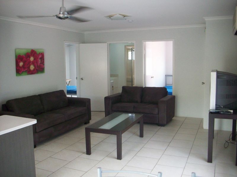 8/3 Crathern Close, Edge Hill QLD 4870