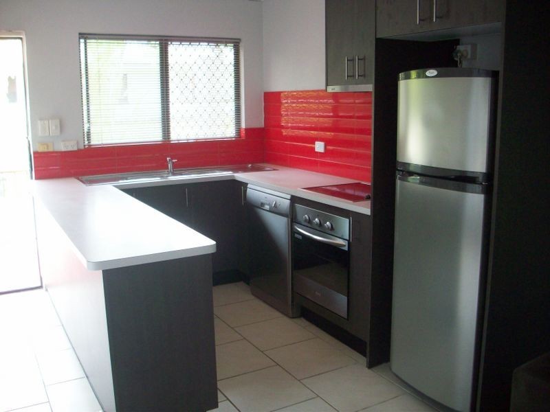 8/3 Crathern Close, Edge Hill QLD 4870