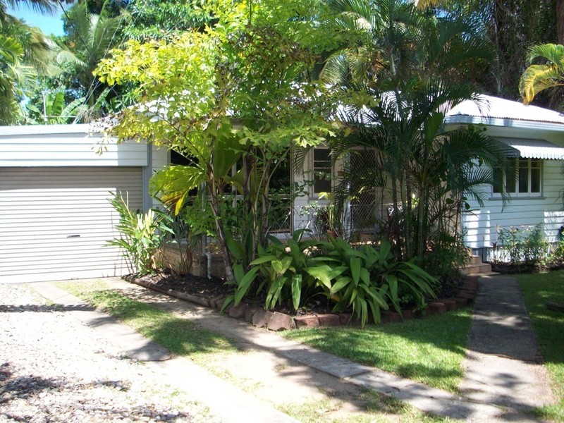 32 Nolan Street, Whitfield QLD 4870