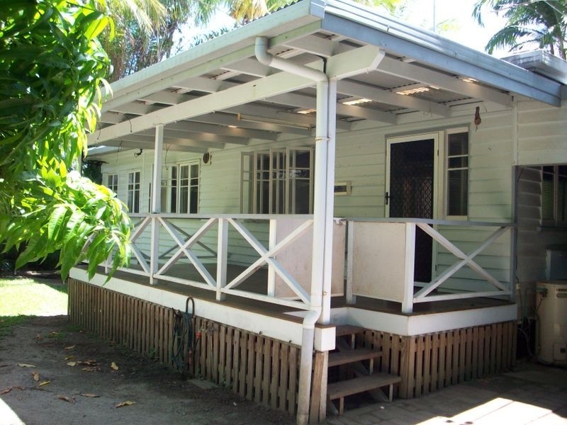 32 Nolan Street, Whitfield QLD 4870