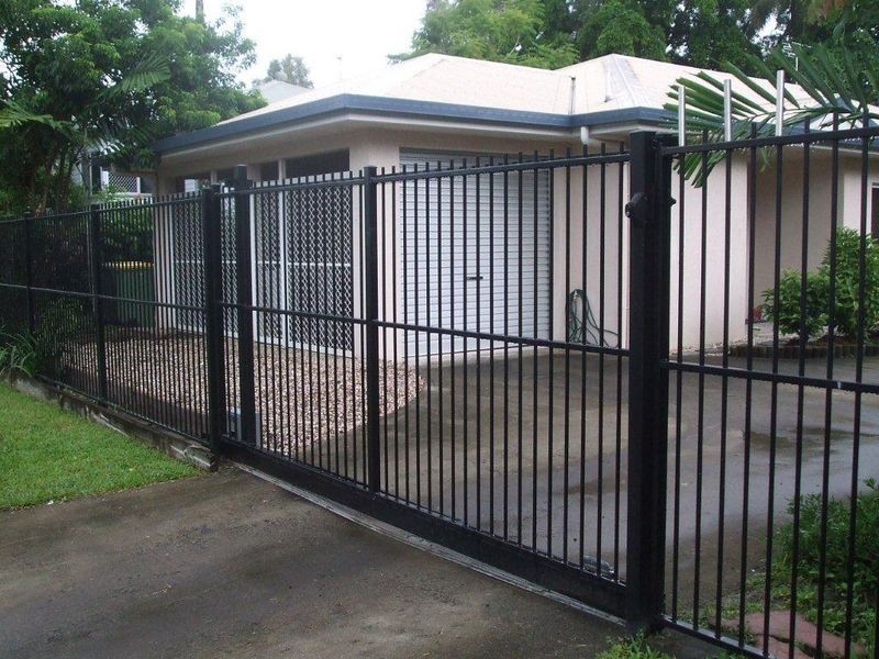 77 Hayward Street, Cairns QLD 4870