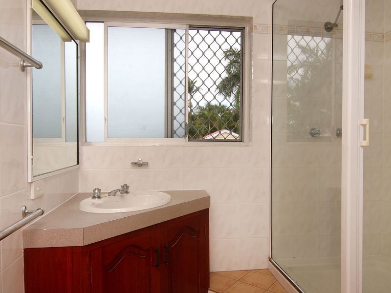 8 Alkoo Close, Bayview Heights QLD 4868