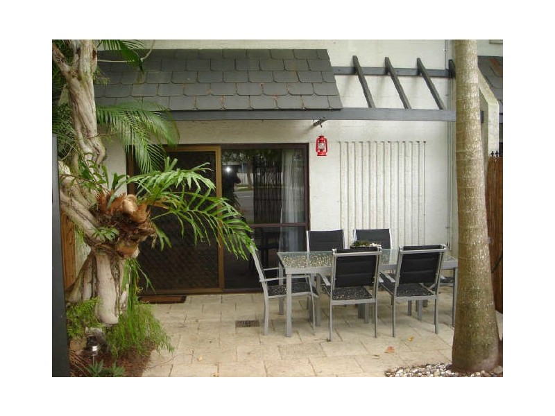 9/323 McLeod Street, Cairns North QLD 4870