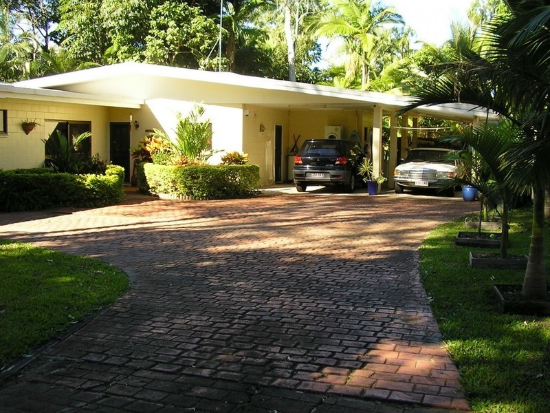 9 Griffiths Street, Manoora QLD 4870