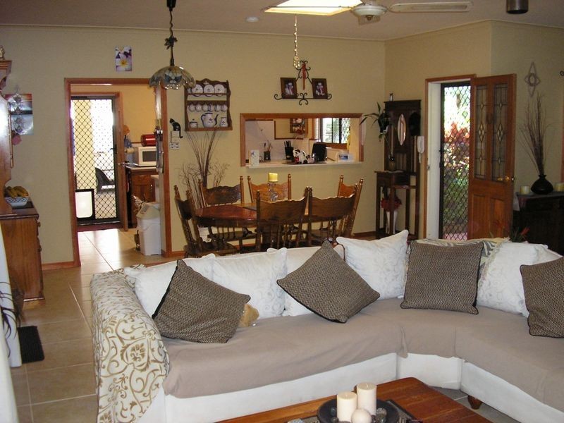 9 Griffiths Street, Manoora QLD 4870