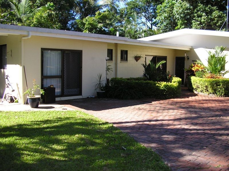 9 Griffiths Street, Manoora QLD 4870