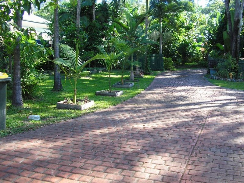 9 Griffiths Street, Manoora QLD 4870