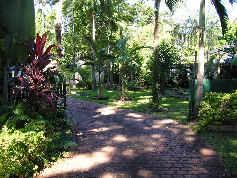 9 Griffiths Street, Manoora QLD 4870