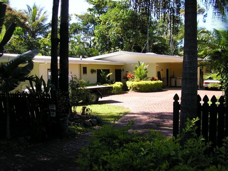 9 Griffiths Street, Manoora QLD 4870