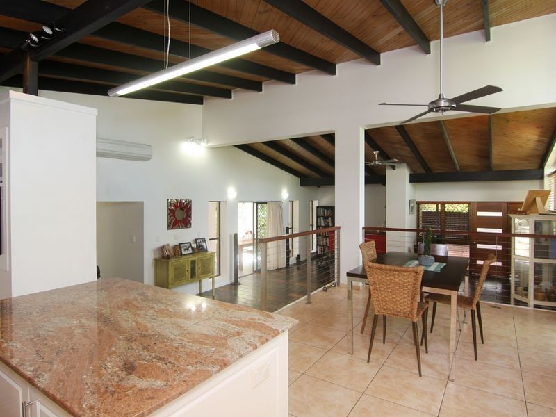 7 Fry Close, Whitfield QLD 4870