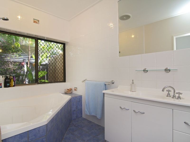 7 Fry Close, Whitfield QLD 4870