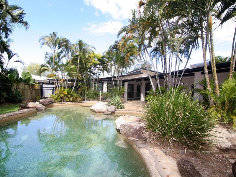 7 Fry Close, Whitfield QLD 4870