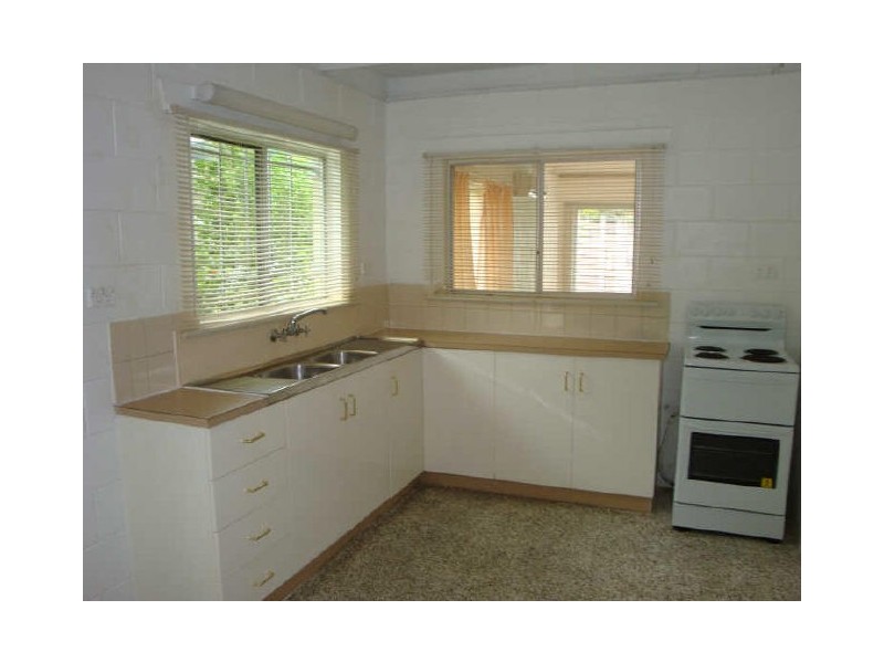 2/155 Greenslopes Street, Edge Hill QLD 4870