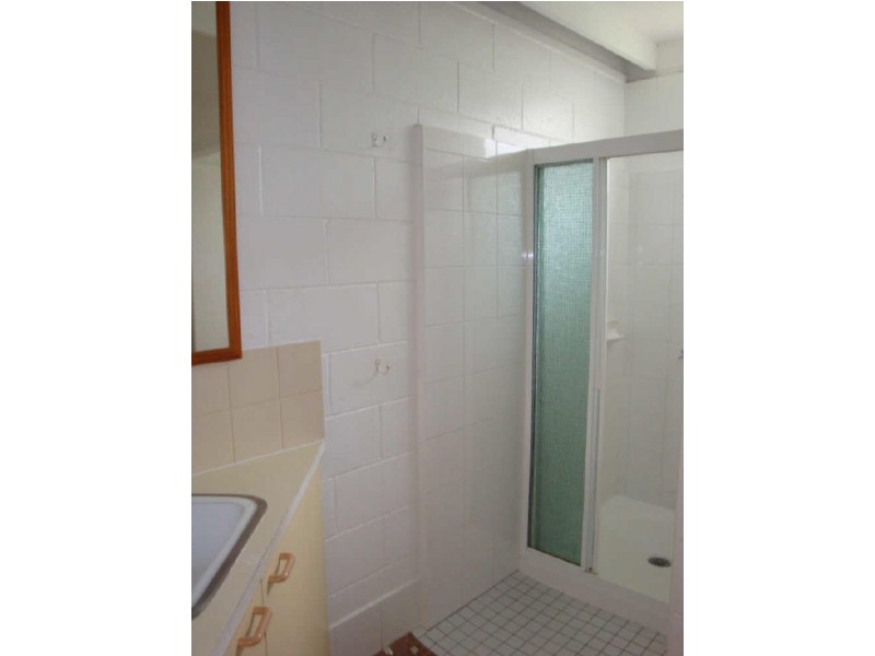 2/155 Greenslopes Street, Edge Hill QLD 4870