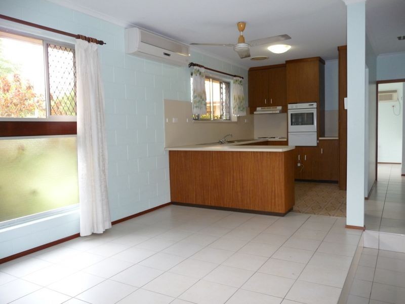 10 English Street, Manunda QLD 4870