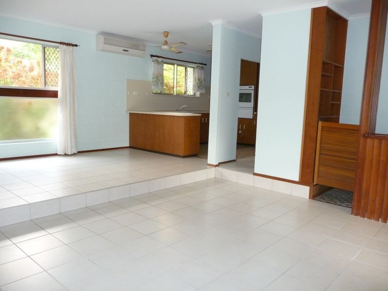 10 English Street, Manunda QLD 4870