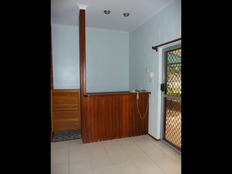 10 English Street, Manunda QLD 4870